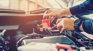Como a bateria automotiva pode ser afetada por temperaturas elevadas?