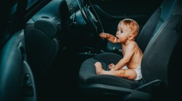 Até que idade precisa usar a cadeirinha no carro?